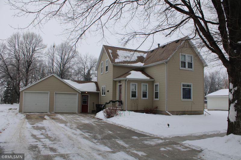 503 Park St S, Fairfax, MN 55332
