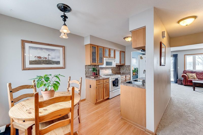 7679 Whitney Dr, Apple Valley, MN 55124