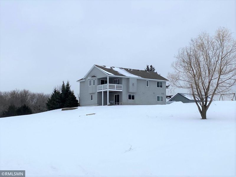 5375 Peloquin Ave NW, Annandale, MN 55302