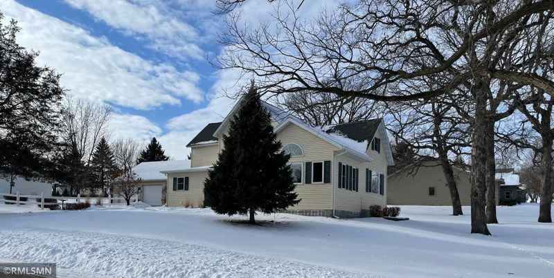 310 Alex Moore St, Sauk Centre, MN 56378