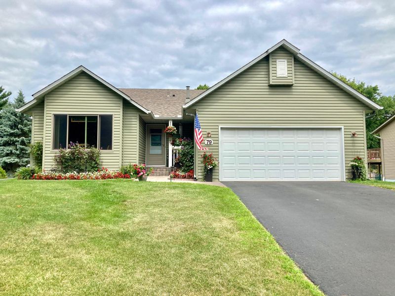 79 Rosewood Dr, Little Canada, MN 55117