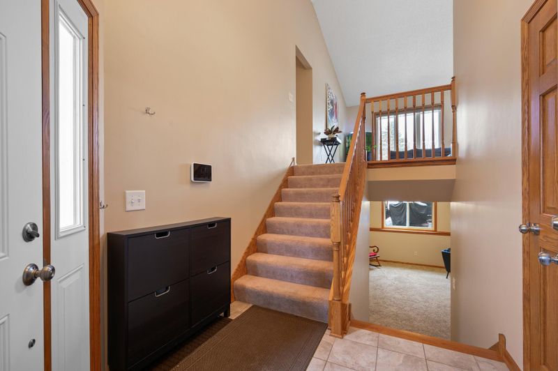 5516 Golfview Ln N, Oakdale, MN 55128