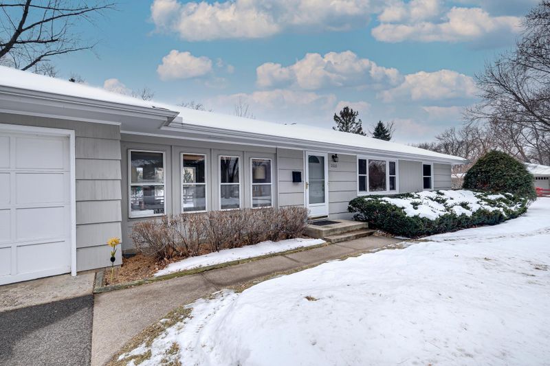2601 W 87 1/2 St, Bloomington, MN 55431