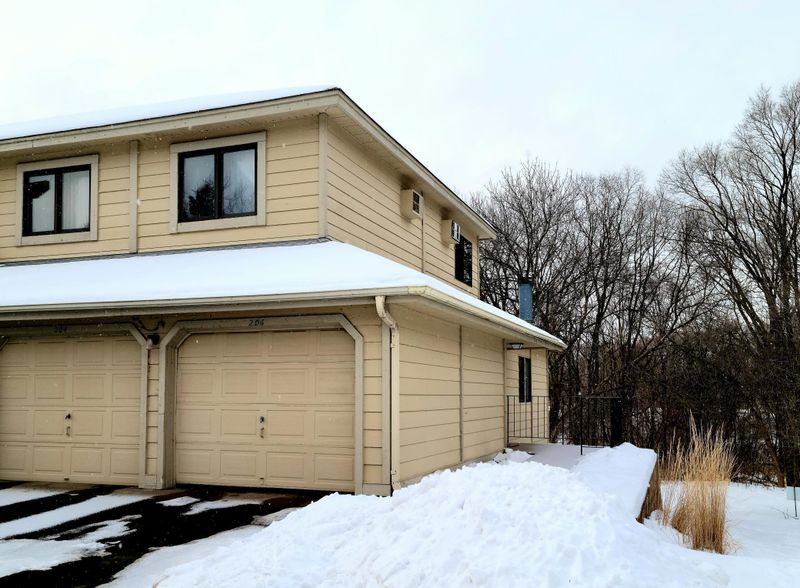 1560 Wheelock Ln #206, Saint Paul, MN 55117