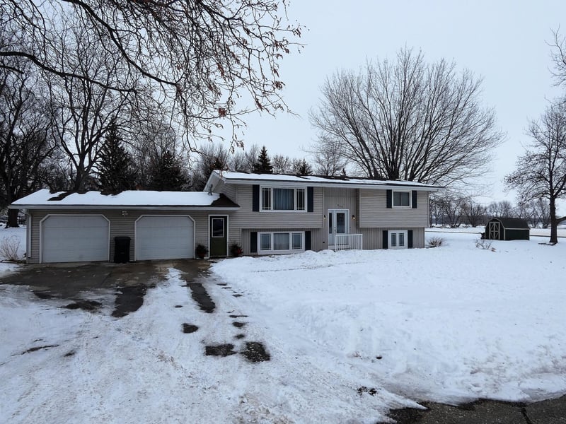 940 Sweetman St, Currie, MN 56123