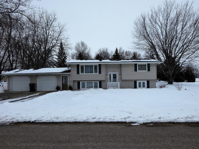 940 Sweetman St, Currie, MN 56123