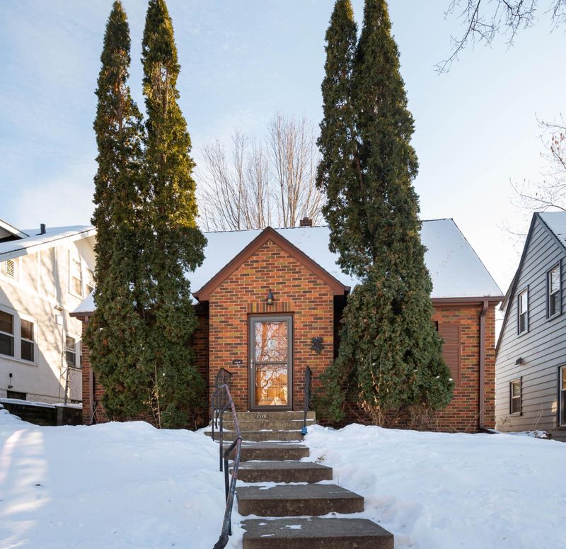 2110 Stanford Ave, Saint Paul, MN 55105