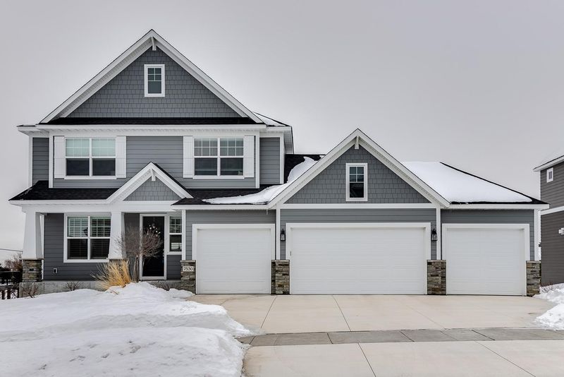 7530 Urbandale Ln N, Maple Grove, MN 55311