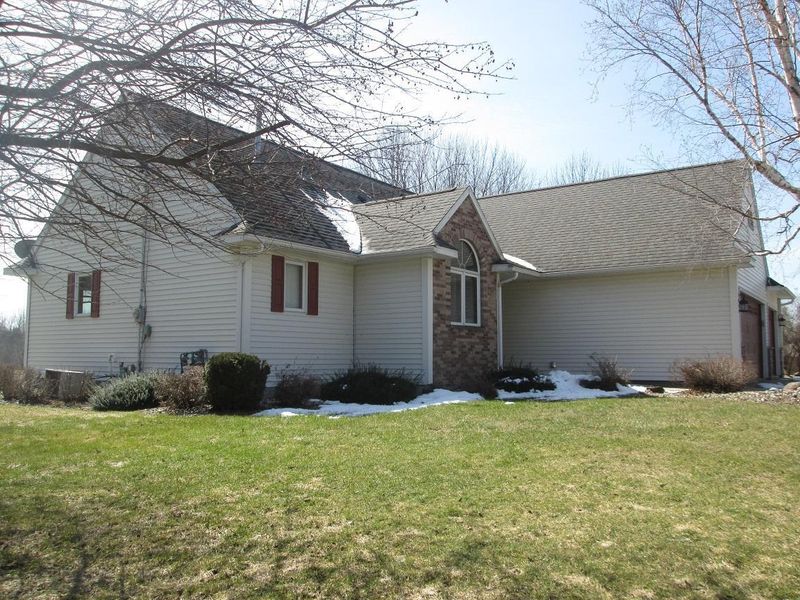 1049 2nd St, Kenyon, MN 55946