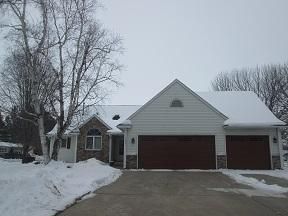 1049 2nd St, Kenyon, MN 55946