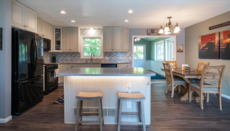 16236 Excelsior Dr, Rosemount, MN 55068