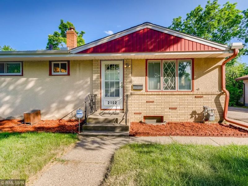 2102 Hawthorne Ave E, Saint Paul, MN 55119