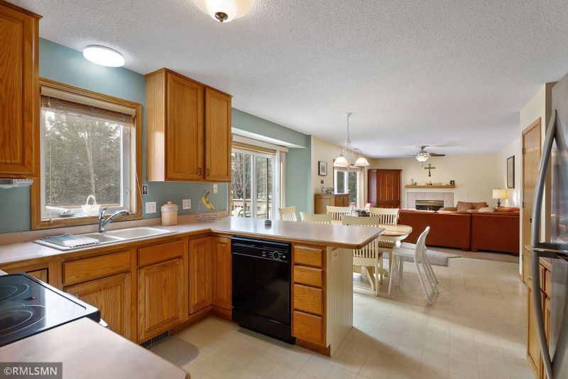 3853 Featherstone Cir, Woodbury, MN 55125