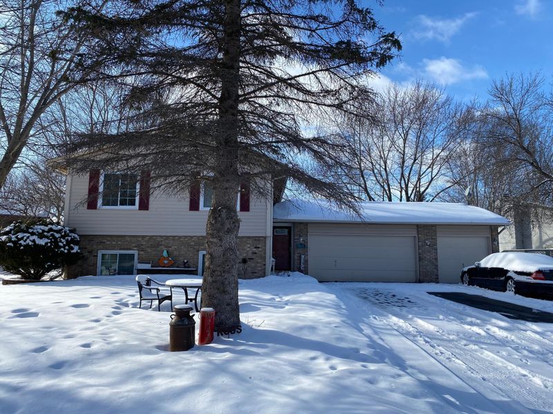 11033 Wisconsin Ave N, Champlin, MN 55316