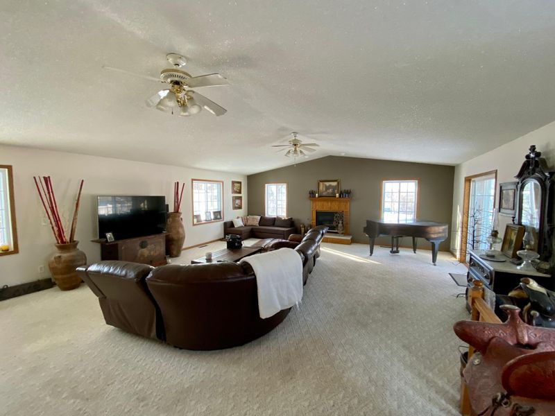 11033 Wisconsin Ave N, Champlin, MN 55316