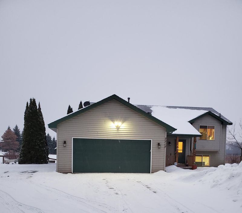 7717 250th St, Forest Lake, MN 55025