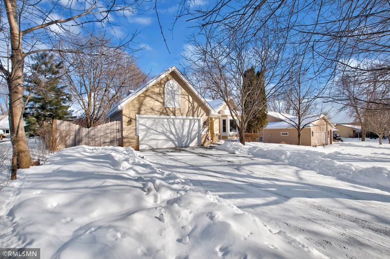 2540 Sylvan St, Little Canada, MN 55117