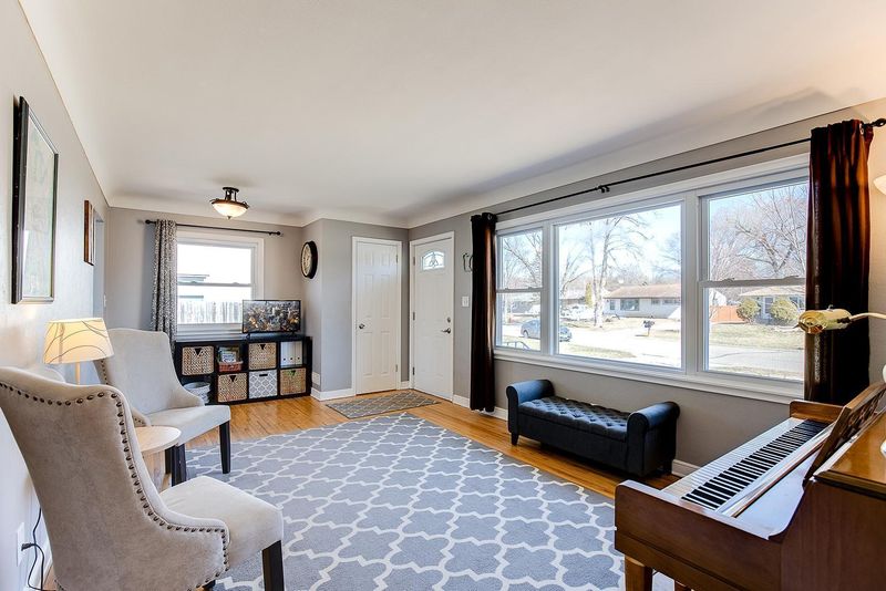2723 Chippewa Ave, Maplewood, MN 55109