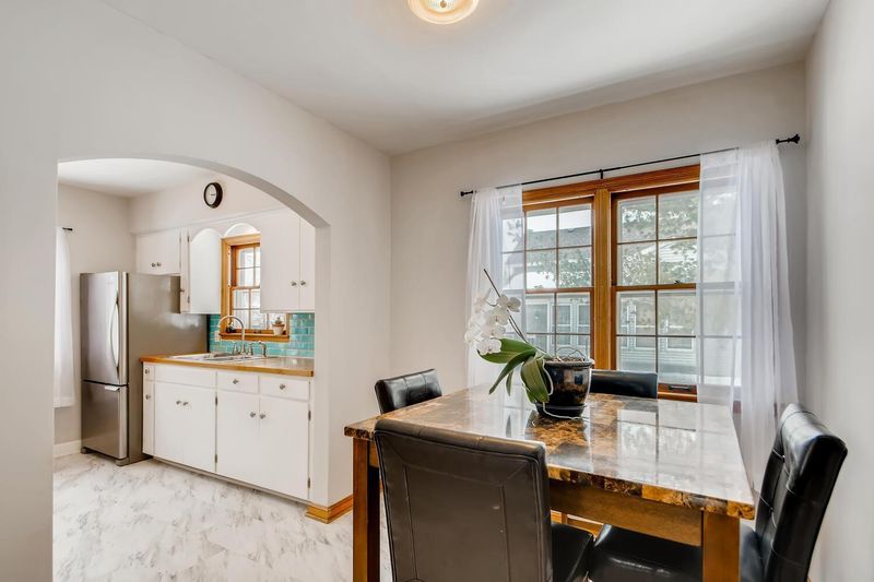 220 4th St W, Chaska, MN 55318