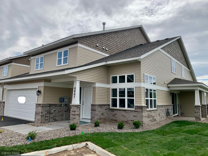 6740 99th St S, Cottage Grove, MN 55016