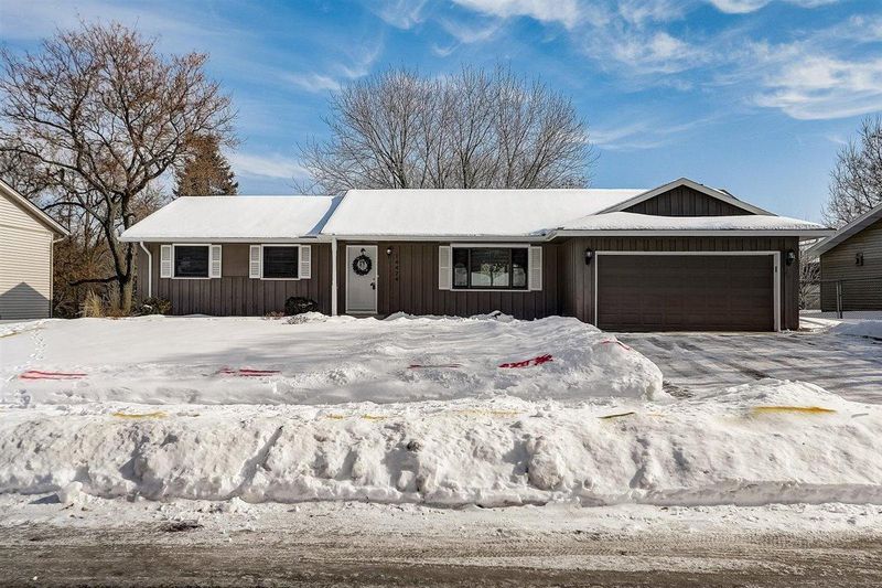 14474 Genesee Ave, Apple Valley, MN 55124