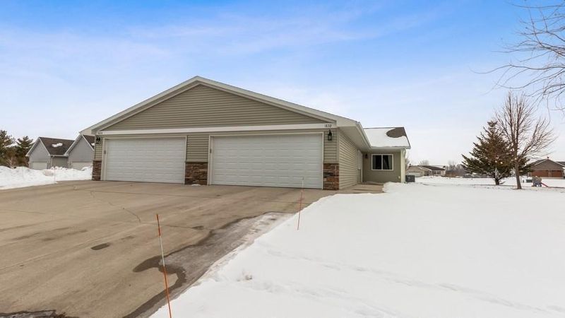 1832 Scenic Heights Ct SW, Hutchinson, MN 55350
