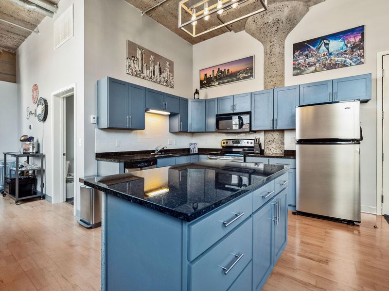 521 S 7th St #404, Minneapolis, MN 55415