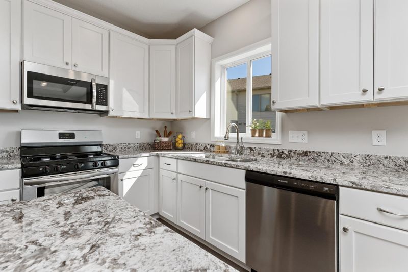 10781 Settlers Ln, Hanover, MN 55341