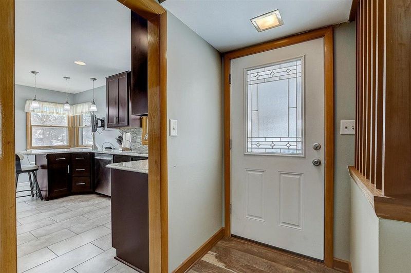 1858 Adele St, Maplewood, MN 55109