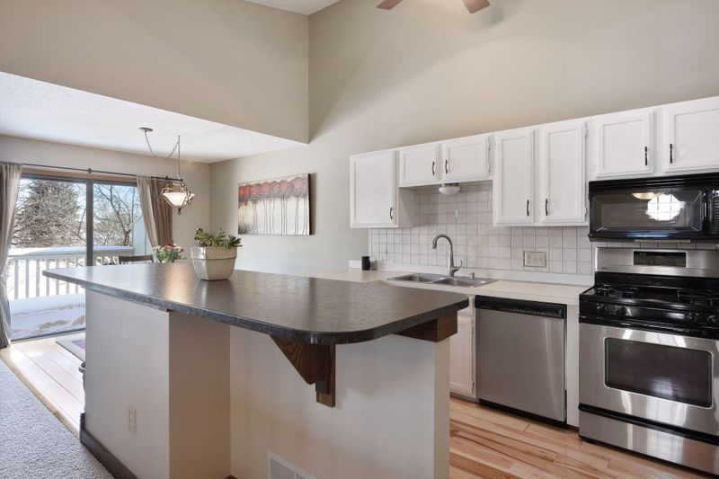 8528 Xenium Ln N, Maple Grove, MN 55369
