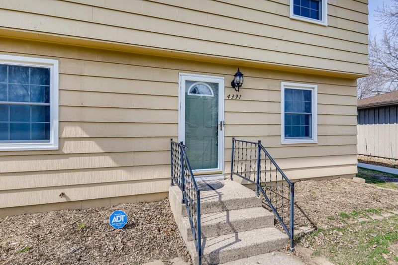 4391 Onyx Dr, Eagan, MN 55122