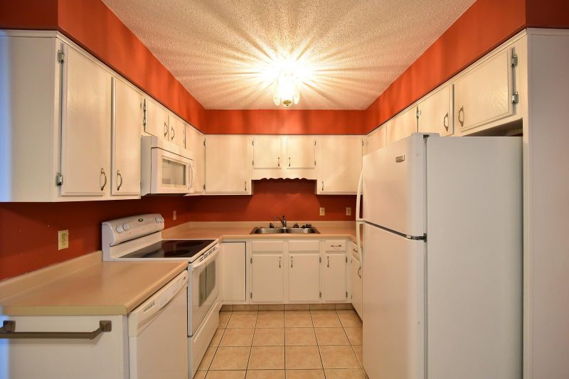 317 Parkview Cir, Zumbrota, MN 55992