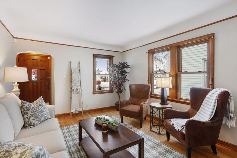 1124 California Ave W, Saint Paul, MN 55108