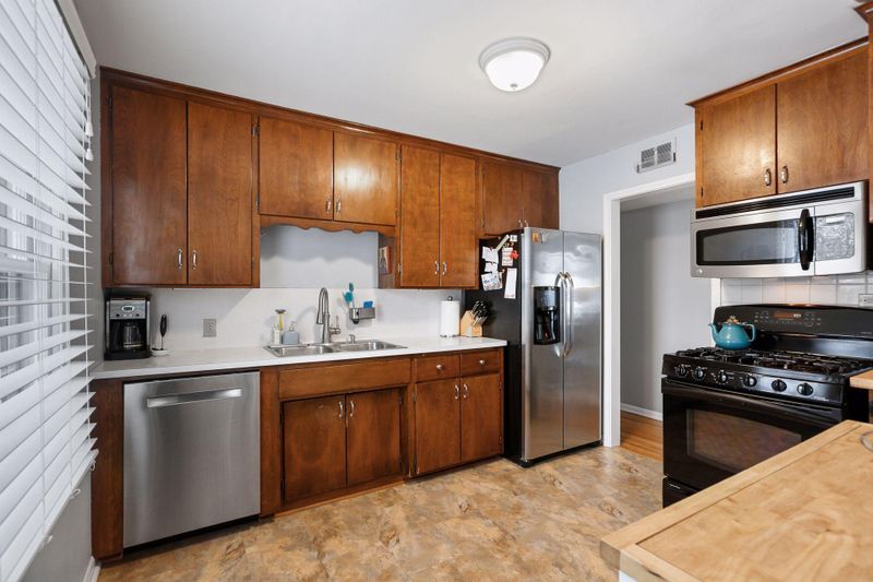 2524 W Armour Ter, Saint Anthony, MN 55418