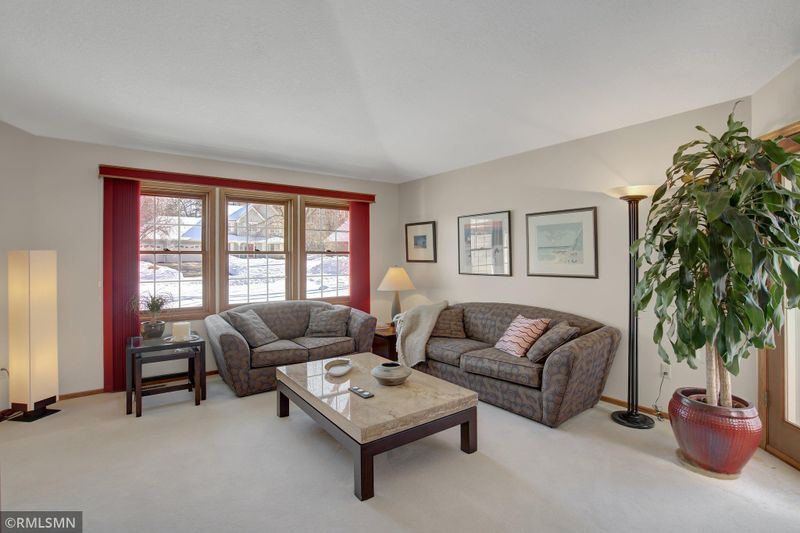 4817 Whispering Ct, Eagan, MN 55122