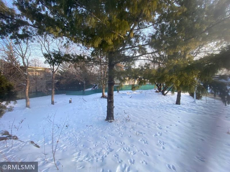 7419 York Ter, Edina, MN 55435