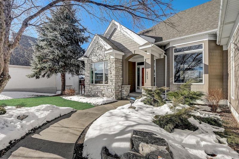 2423 Lone Eagle Trl, Woodbury, MN 55129