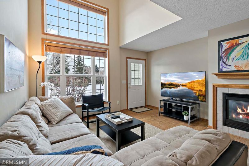 302 Wilderness Dr, Chaska, MN 55318
