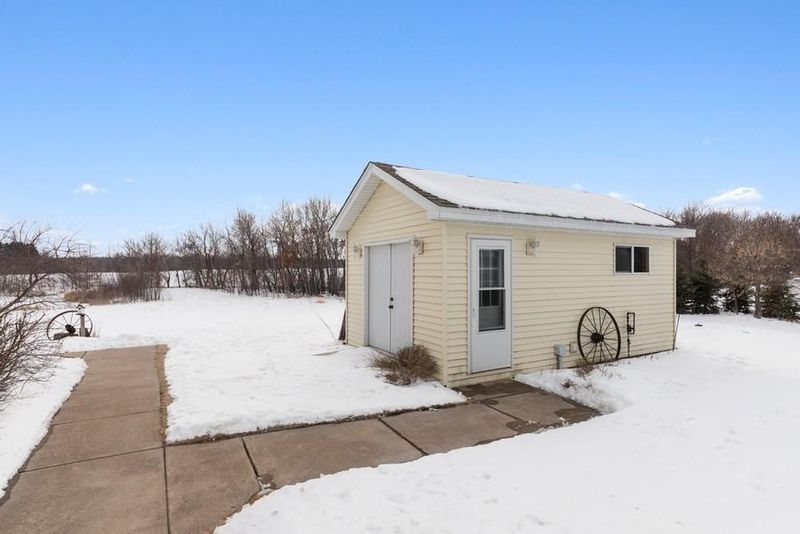 3262 317th Ave NE, Cambridge, MN 55008