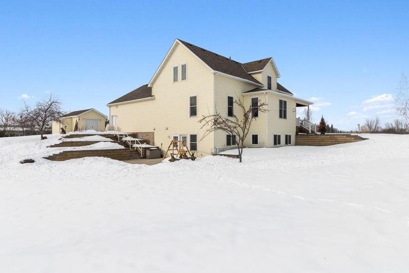 3262 317th Ave NE, Cambridge, MN 55008