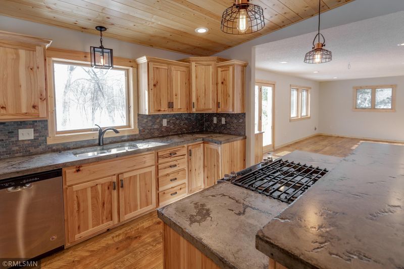 13917 Shawkia Dr, Brainerd, MN 56401
