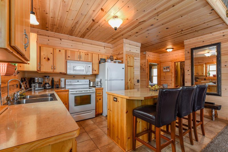 47348 Golf Cir, Garrison, MN 56450