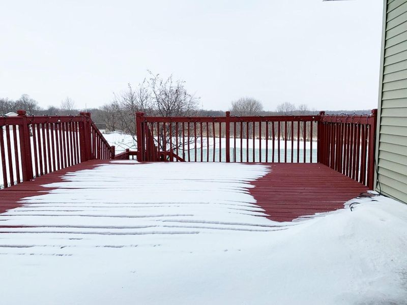 661 W River Dr, New London, MN 56273