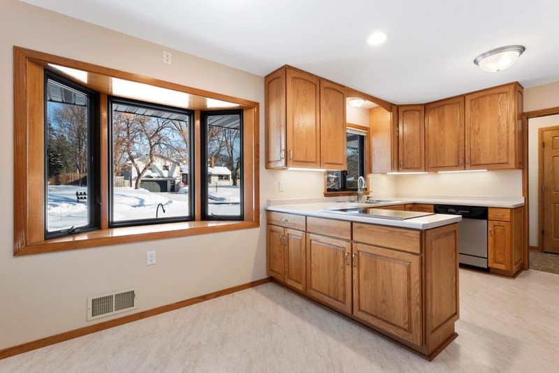 305 Valley High Rd, Burnsville, MN 55337