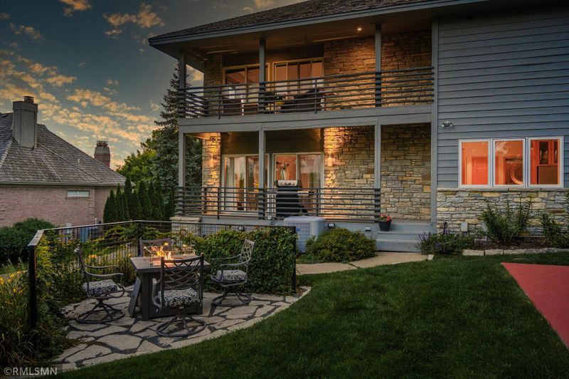 7017 Antrim Rd, Edina, MN 55439