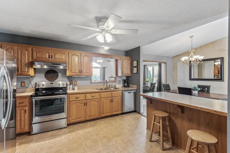 2219 Heath Ave N, Oakdale, MN 55128