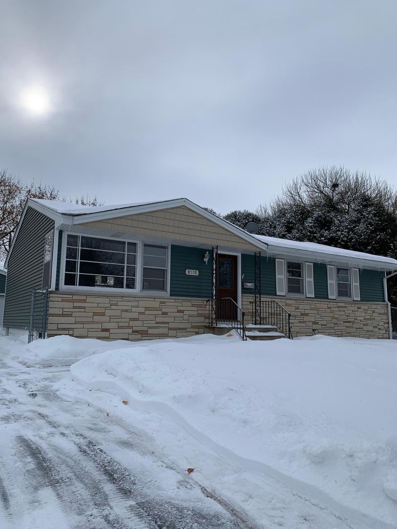 8115 32nd Pl N, Crystal, MN 55427