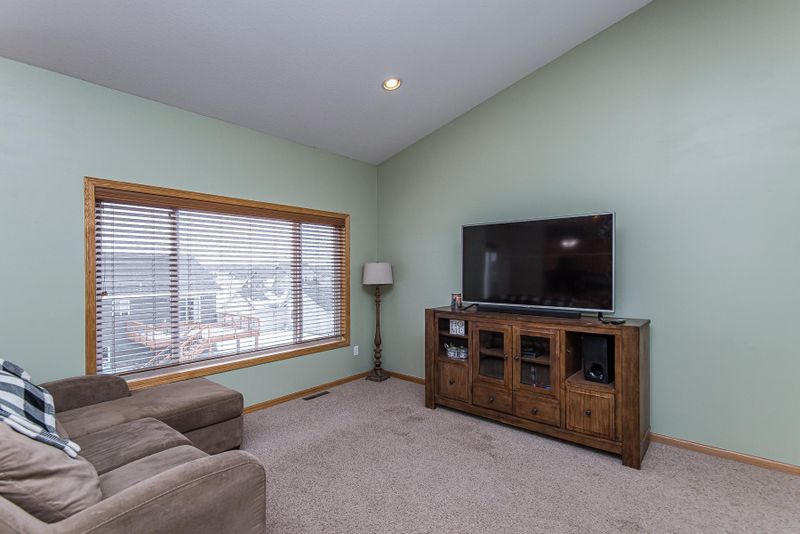 1000 21st Ln SE, Pine Island, MN 55963