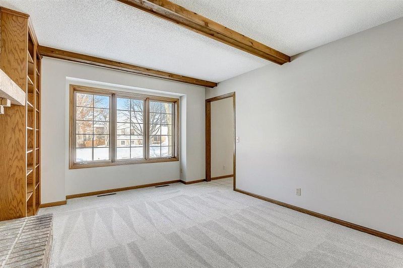 359 High Point Curve S, Maplewood, MN 55119