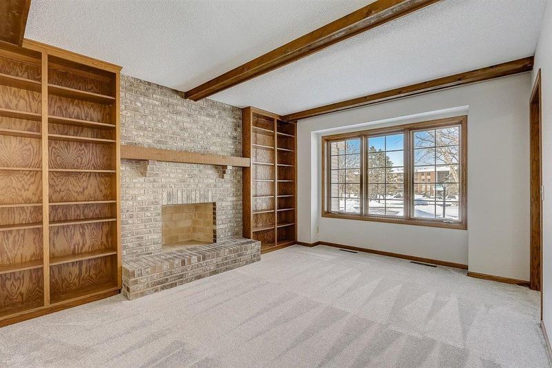 359 High Point Curve S, Maplewood, MN 55119